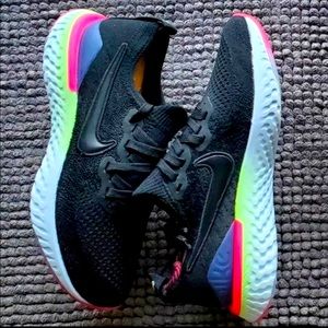 nike sneakers like  new condition 🔥🔥🔥🔥